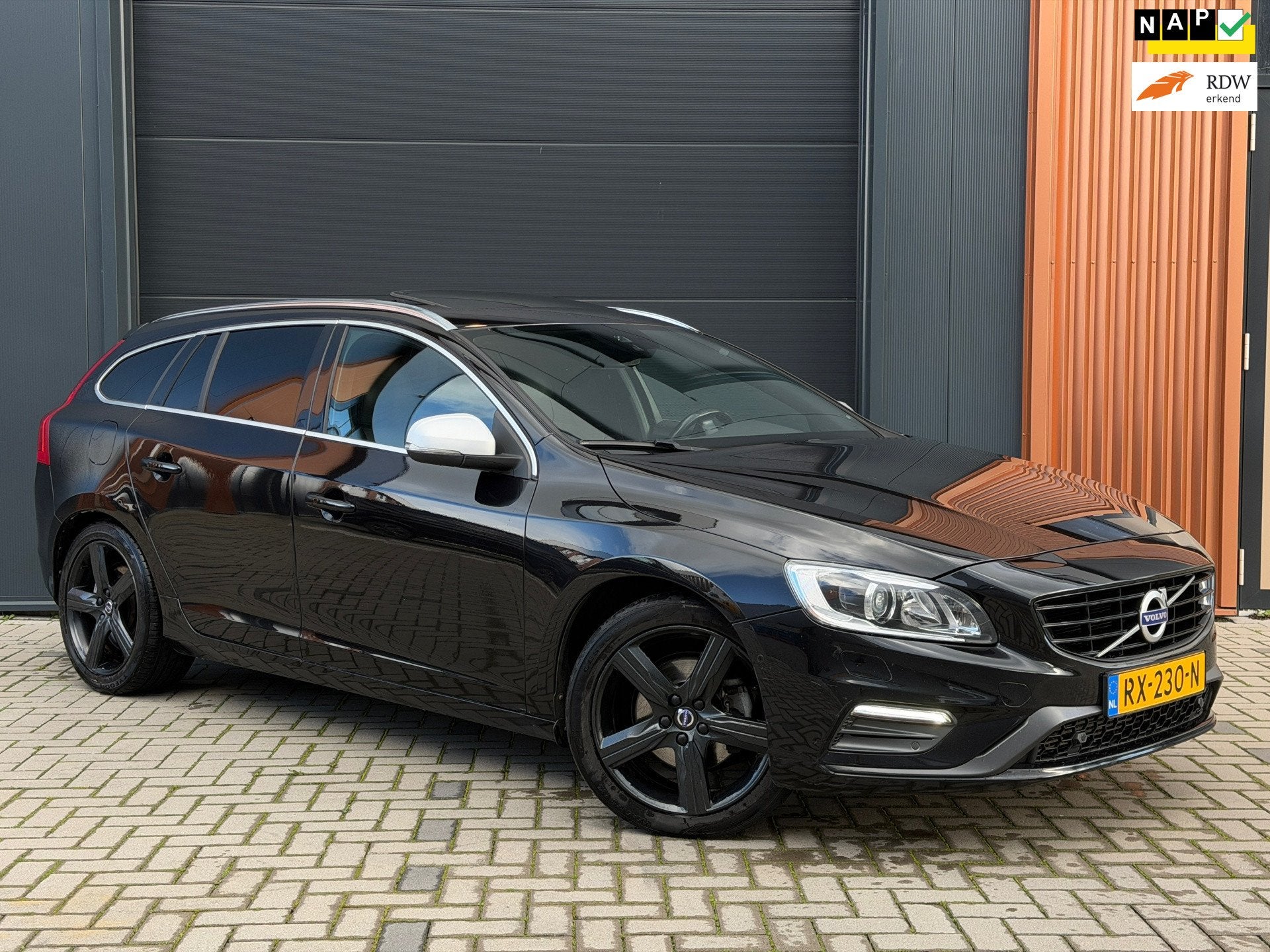 Volvo V60 2.0 D4 Business Sport R-Design|Standkachel|Pano|Ke, Euro 6, 1969 cc, Origineel Nederlands, Diesel