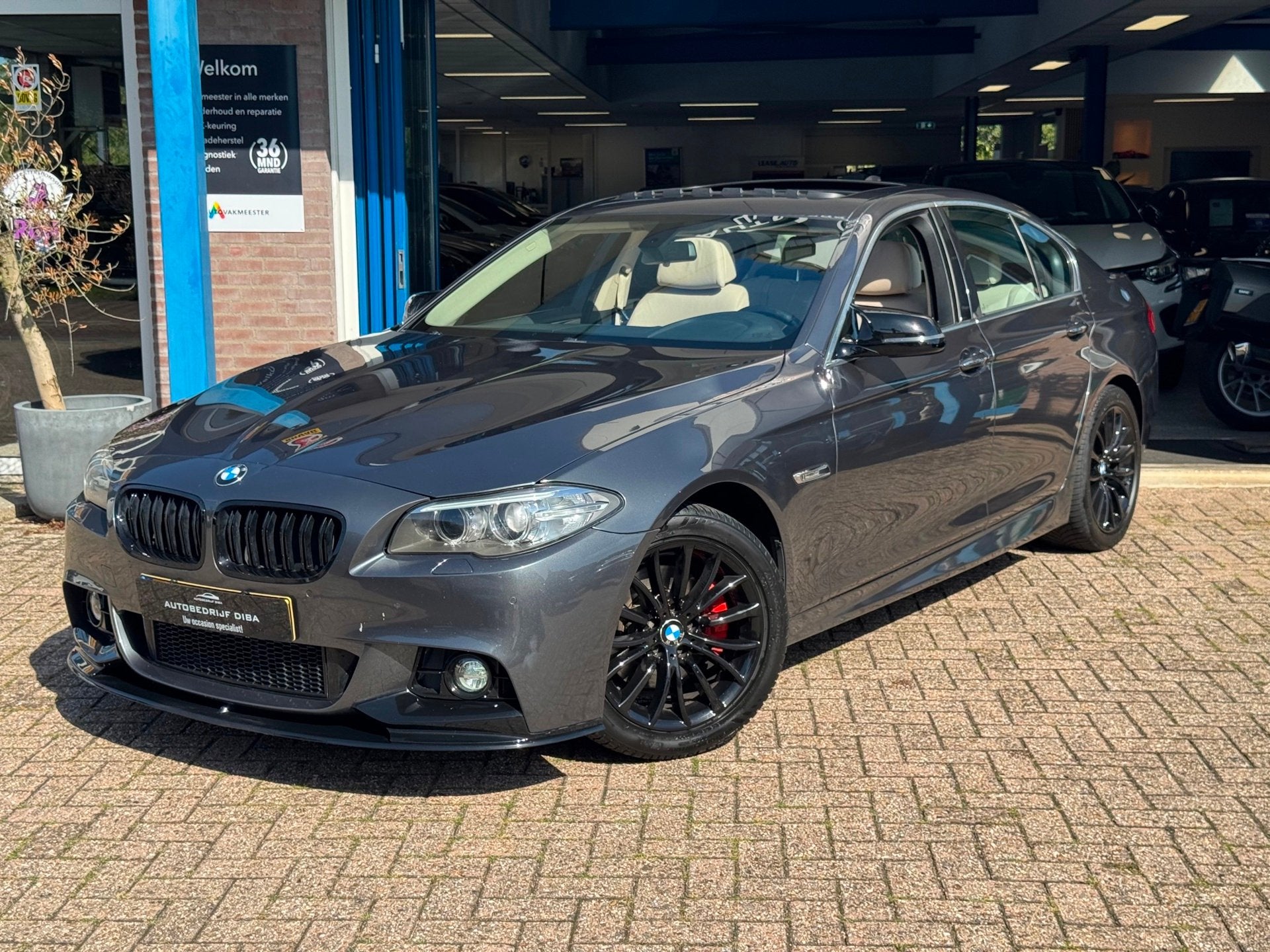 BMW 5-serie 520i Luxury Edition 2016 AUT NAVI DAK TREKH NAP!, Auto's, Automaat, Dealer onderhouden, Achterwielaandrijving, Gebruikt