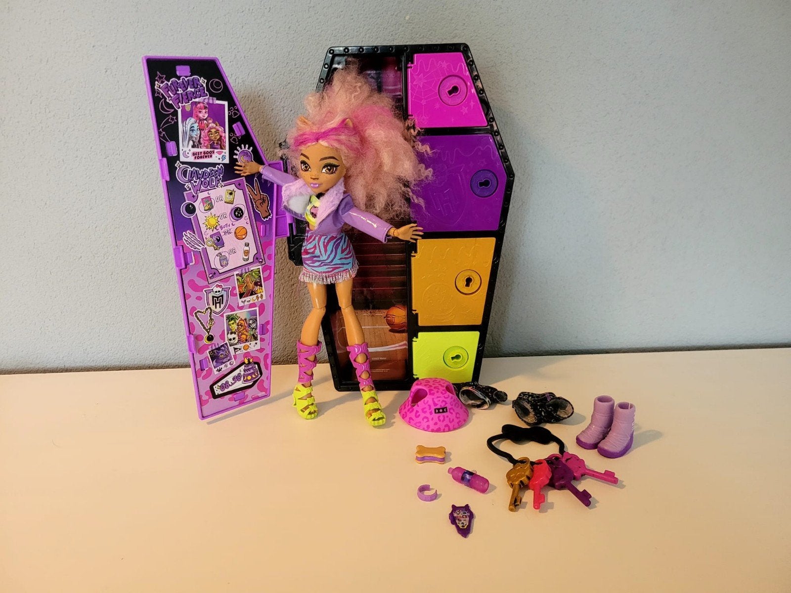 Monster High Clawdeen Wolf pop met accessoires en kluis, Ophalen of Verzenden, Zo goed als nieuw, Overige typen
