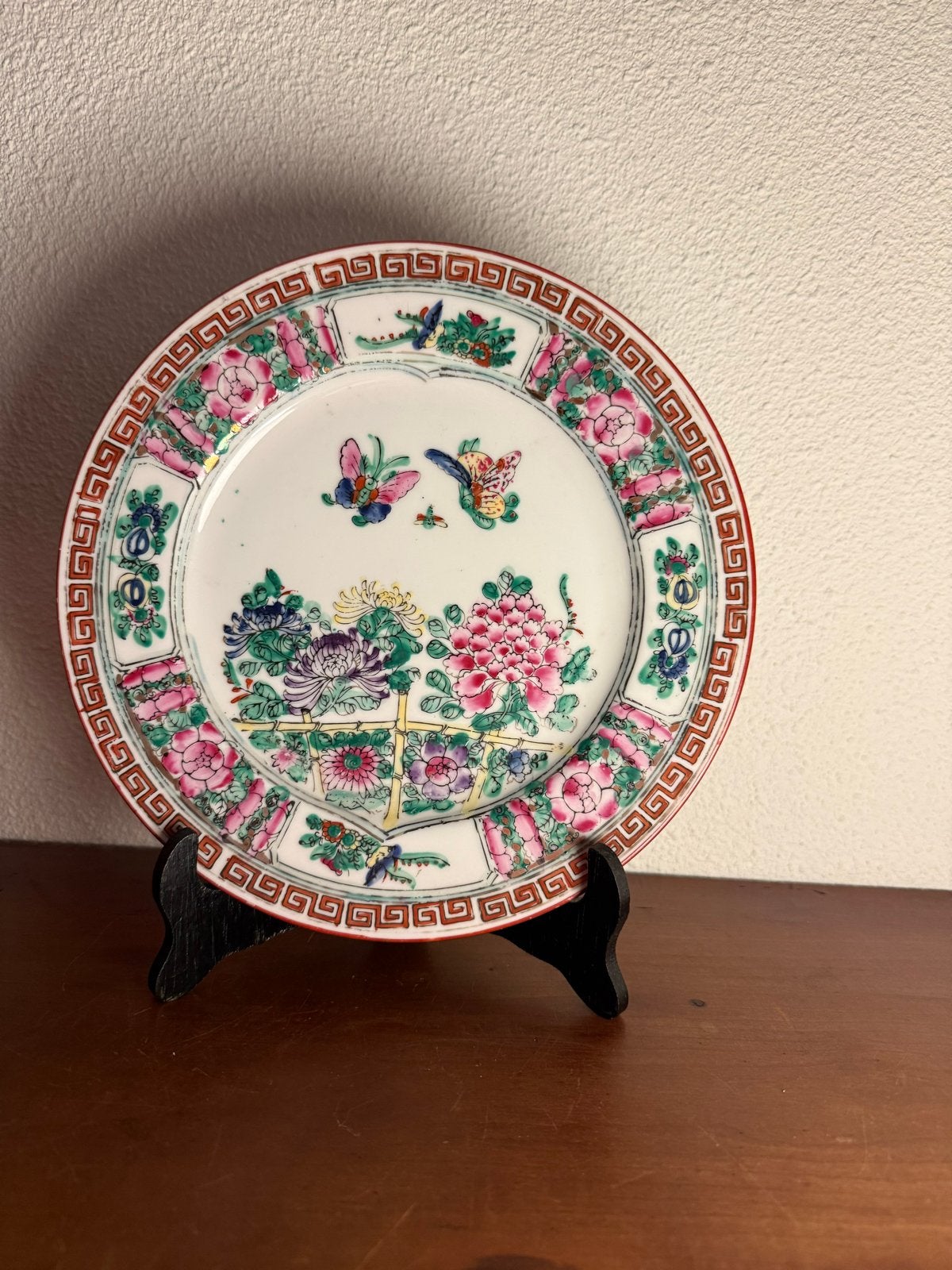 Antiek Chinees porseleinen bord met vlinders en bloemen, Ophalen of Verzenden