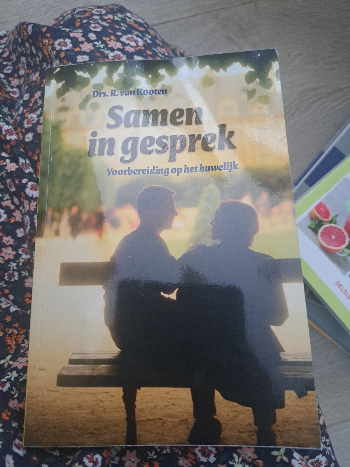 R. van Kooten - Samen in gesprek, Boeken, Ophalen of Verzenden, Zo goed als nieuw, R. van Kooten
