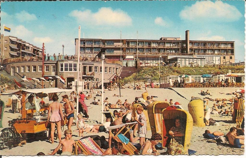 Zandvoort aan Zee Strandgezicht met Hotel Bouwes., Ophalen of Verzenden, 1960 tot 1980, Ongelopen, Noord-Holland
