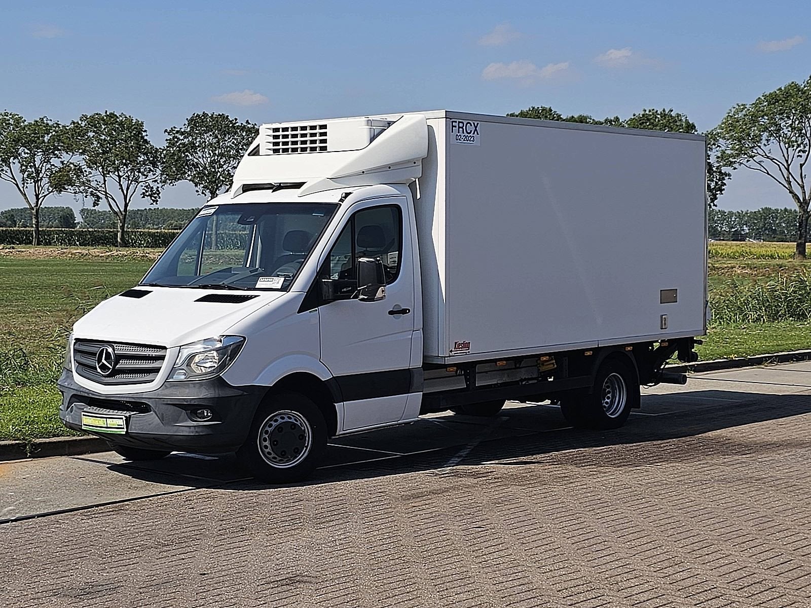MERCEDES-BENZ SPRINTER 516 koelwagen laadklep!, Auto's, Euro 6, Mercedes-Benz, Bedrijf, 2 stoelen