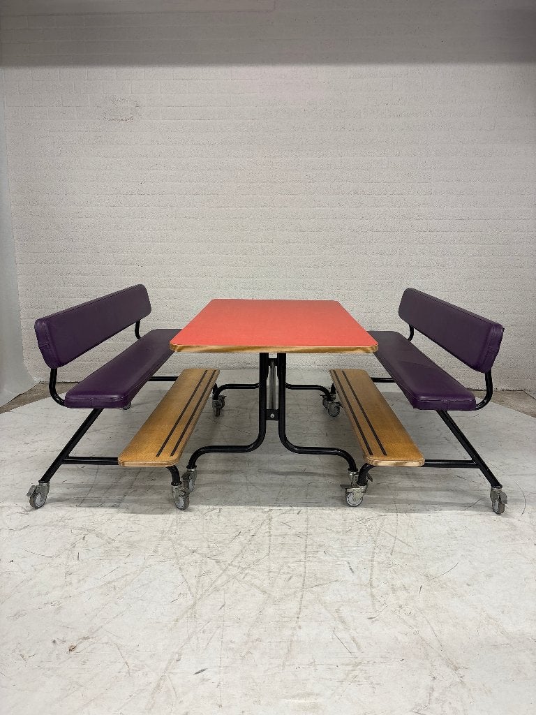 Stoere set van twee kinderbanken en tafel op wielen, Kinderen en Baby's, Kinderkamer | Tafels en Stoelen, Ophalen, Gebruikt, Nvt
