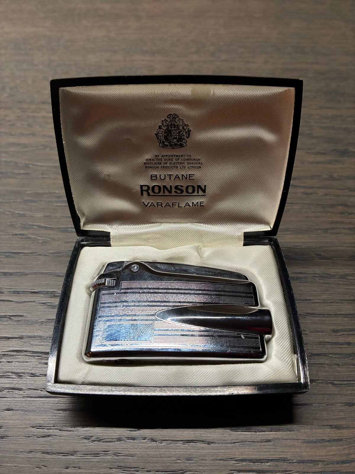 Vintage Ronson Varaflame Butaan Aansteker in Originele Doos, Ophalen of Verzenden, Zo goed als nieuw, Aansteker