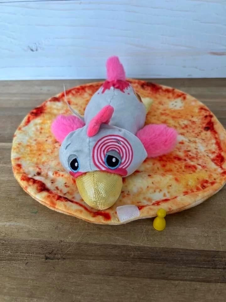 Cutetitos Pizzaitos knuffel kip met pizzadeken - ZGAN, Overige typen, Ophalen of Verzenden, Zo goed als nieuw, Middelgroot (20 tot 80 cm)