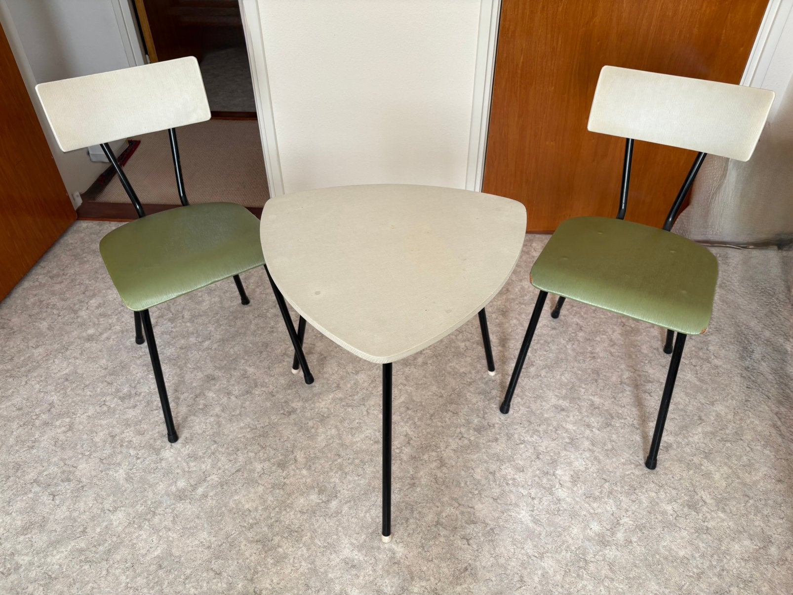 Vintage formica set met driehoekige tafel, Huis en Inrichting, Ophalen, Gebruikt, Twee