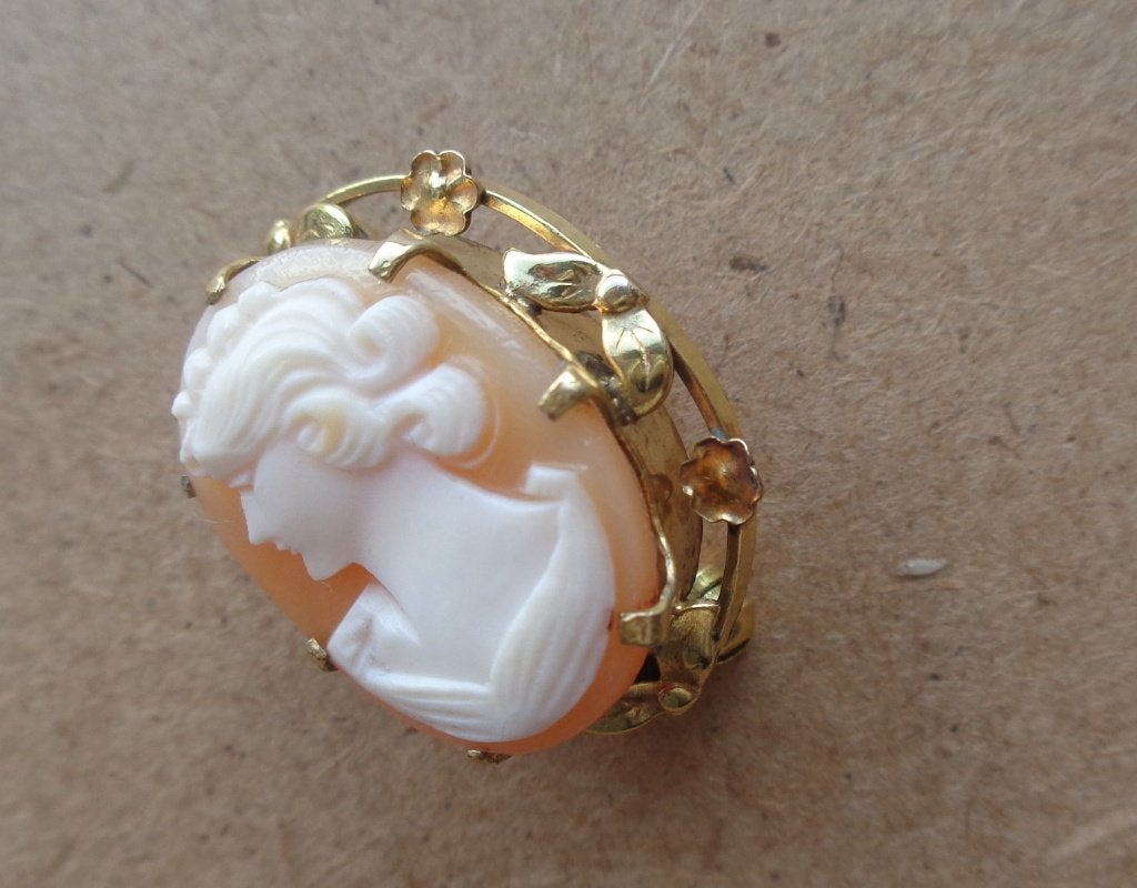 9 karaat gouden broche met camee [959], Sieraden, Tassen en Uiterlijk, Antieke sieraden, Verzenden, Goud, Broche, Met edelsteen