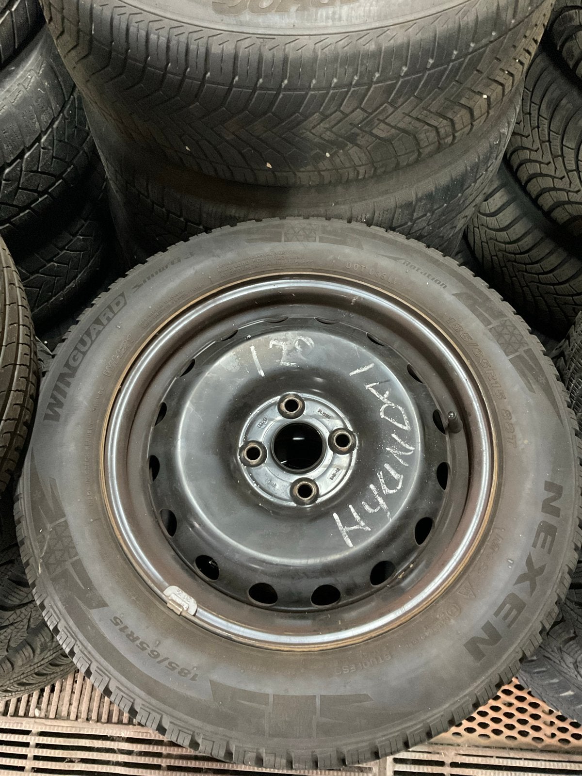 Winterbanden met stalen velgen Hyundai i20 185/65 R15, Auto-onderdelen, Banden en Velgen, Gebruikt, 15 inch, Banden en Velgen