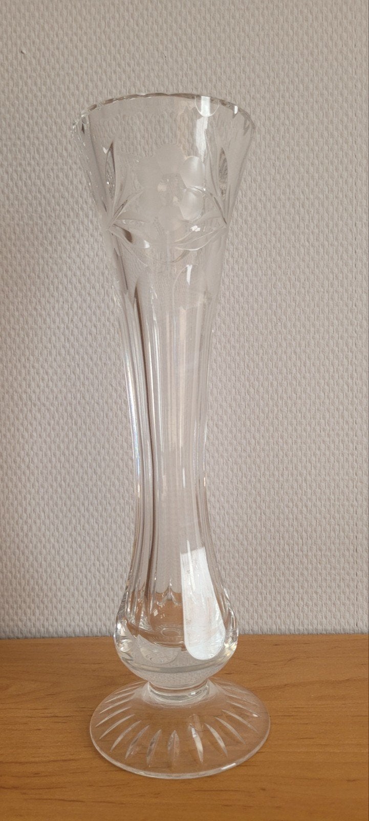 Elegante kristallen vaas met gegraveerd bloemmotief, Antiek en Kunst, Ophalen of Verzenden