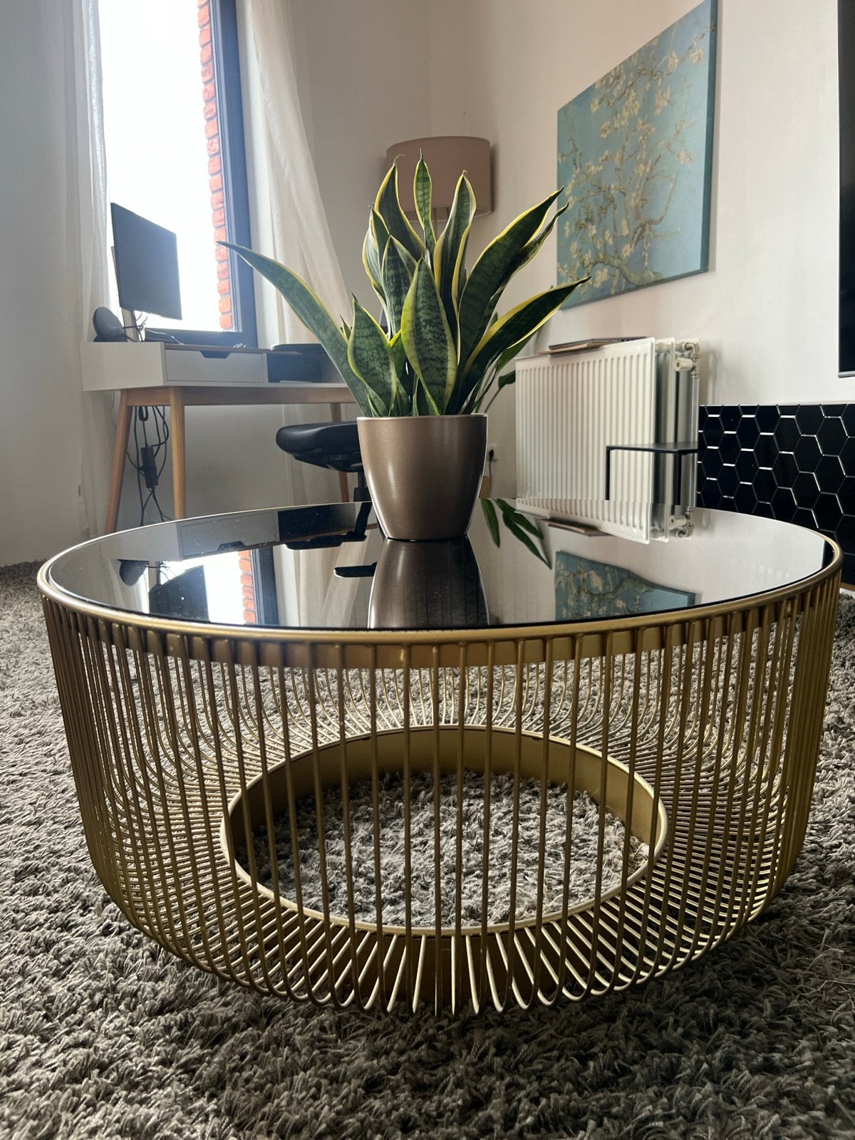 Gouden salontafel met glazen blad, Huis en Inrichting, Tafels | Salontafels, Ophalen, 50 tot 100 cm, Rond, 50 tot 100 cm