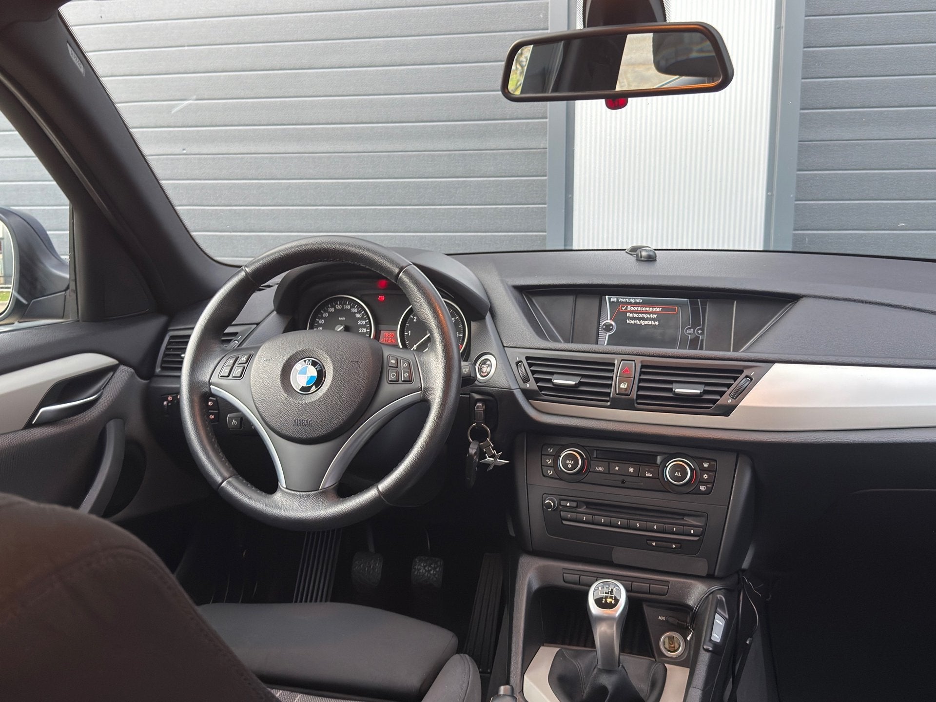 BMW X1 SDrive18i Executive / LAGE KM / PDC / AIRCO / NAVI, Auto's, BMW, X1, Euro 5, Achterwielaandrijving, 4 cilinders