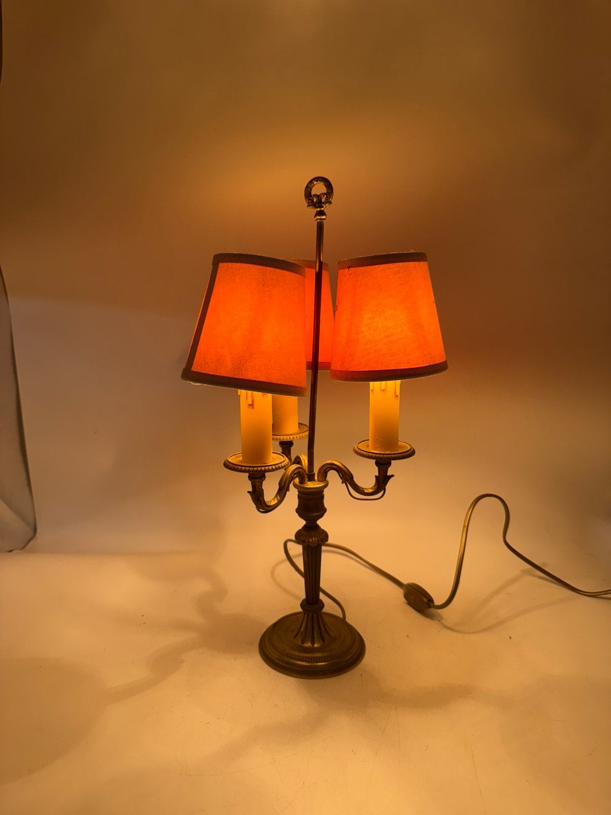 Klassieke Franse Messing Bouillotte Kandelabarlamp - 3-Arms, Antiek en Kunst, Ophalen of Verzenden