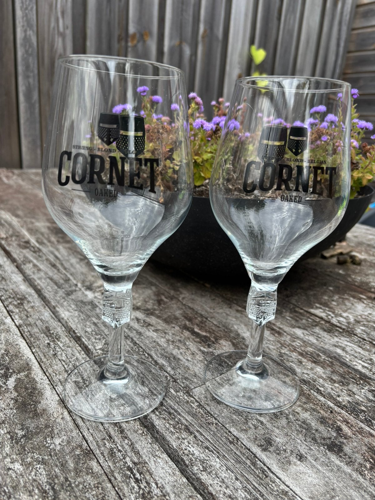 Cornet 6 Oaked bierglazen op luxe riddermasker voet 33 cl, Verzamelen, Biermerken, Verzenden