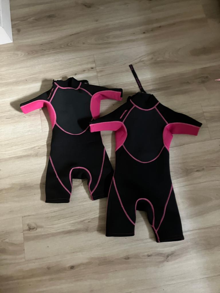Wetsuits kind 3mm 2 maten, Ophalen of Verzenden, Zo goed als nieuw, Zwart