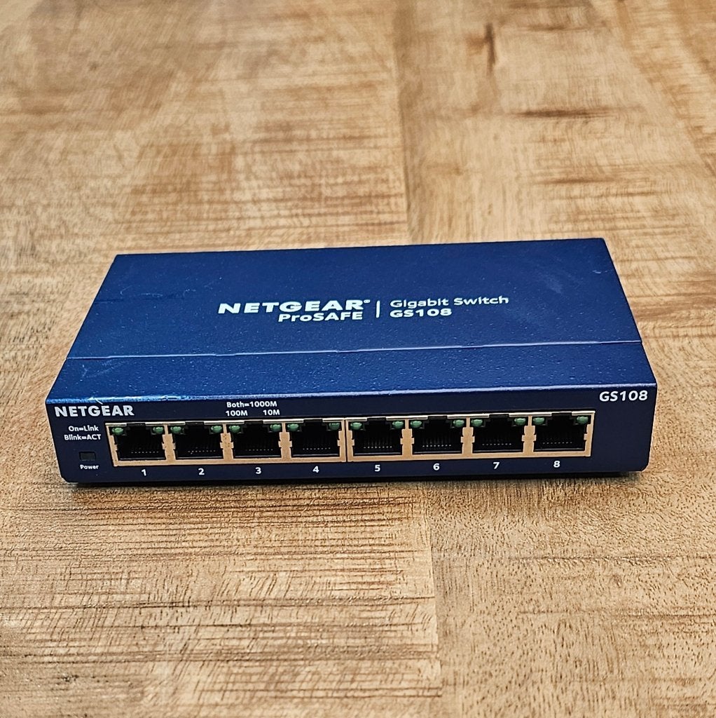 Netgear ProSafe GS108 – 8-Poorts Gigabit Switch, Computers en Software, Netwerk switches, Ophalen of Verzenden, Zo goed als nieuw