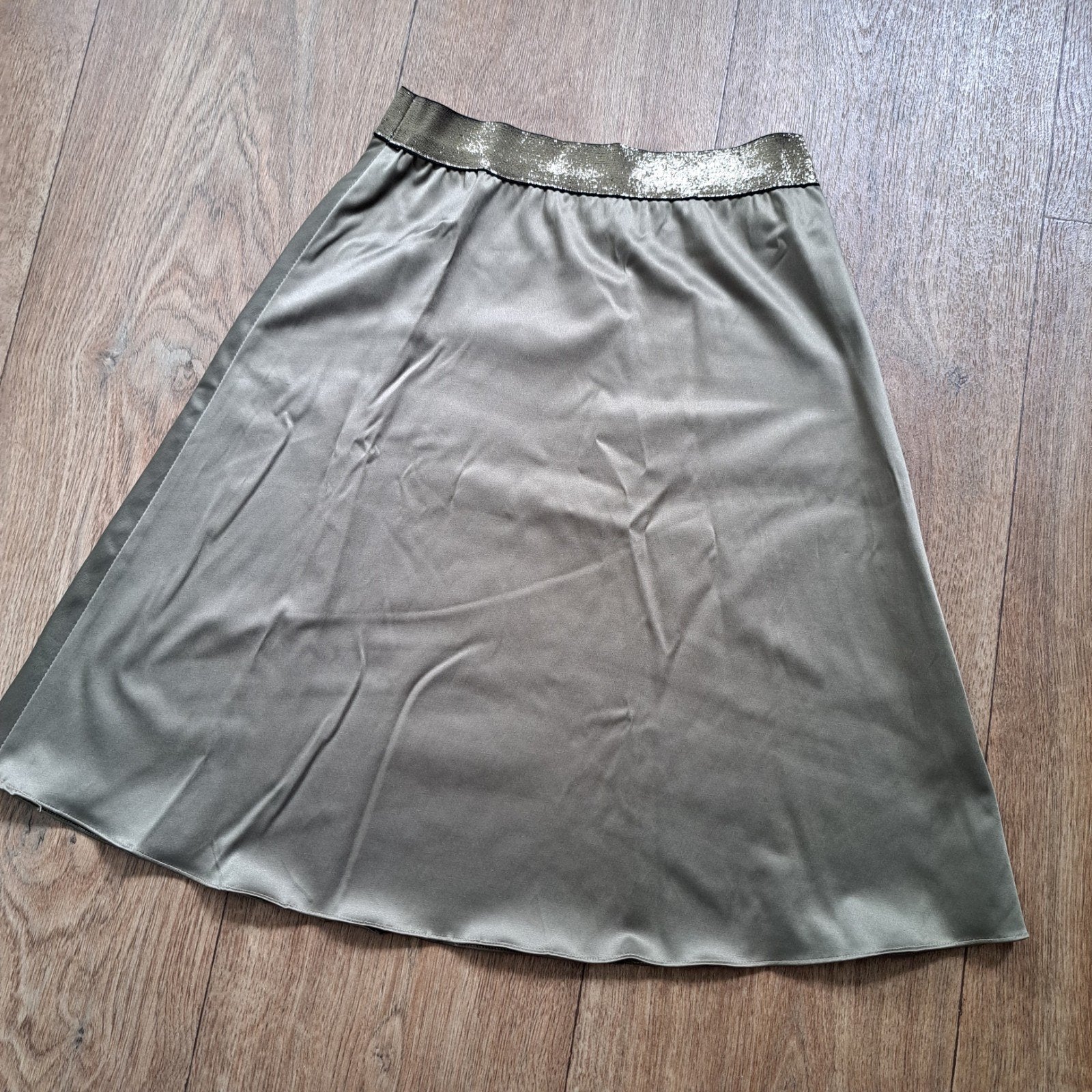satijnen klok rok mt. 34, Kleding | Dames, Rokken, Zwart, Ophalen of Verzenden, Zo goed als nieuw, Knielengte