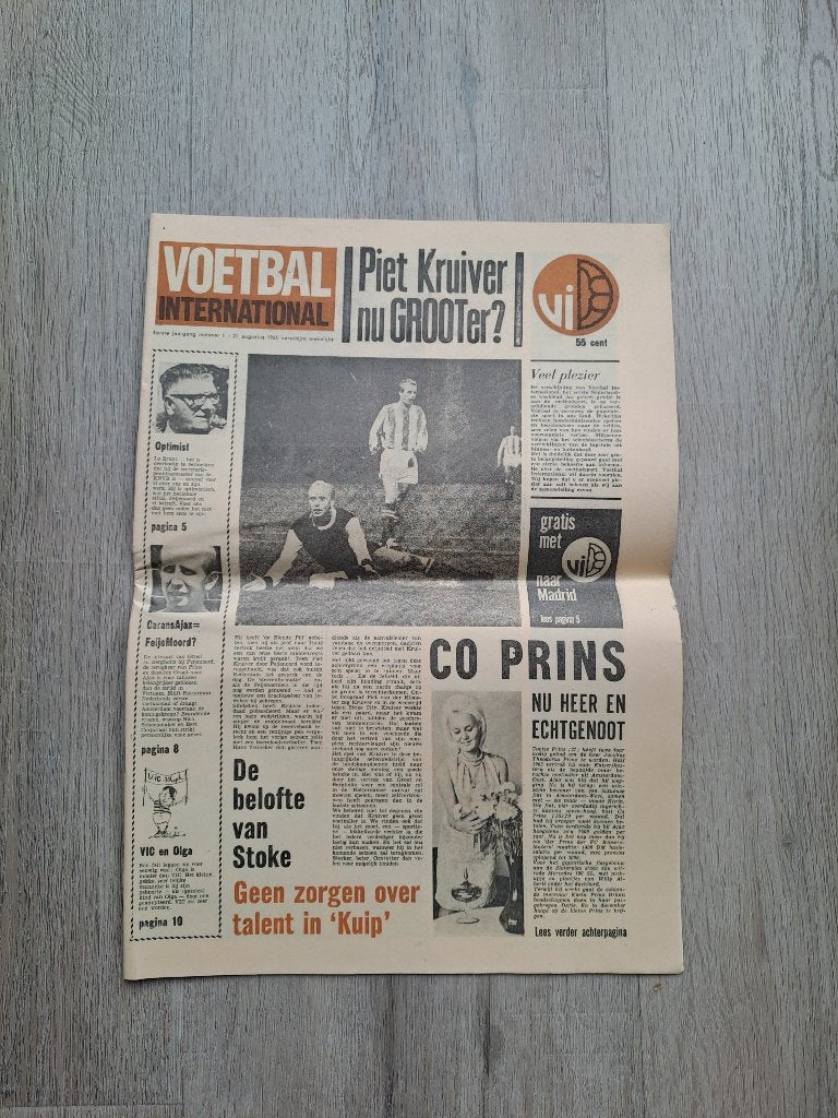 Voetbal International allereerste editie 1965, Verzamelen, Sportartikelen en Voetbal, Ophalen of Verzenden, Zo goed als nieuw