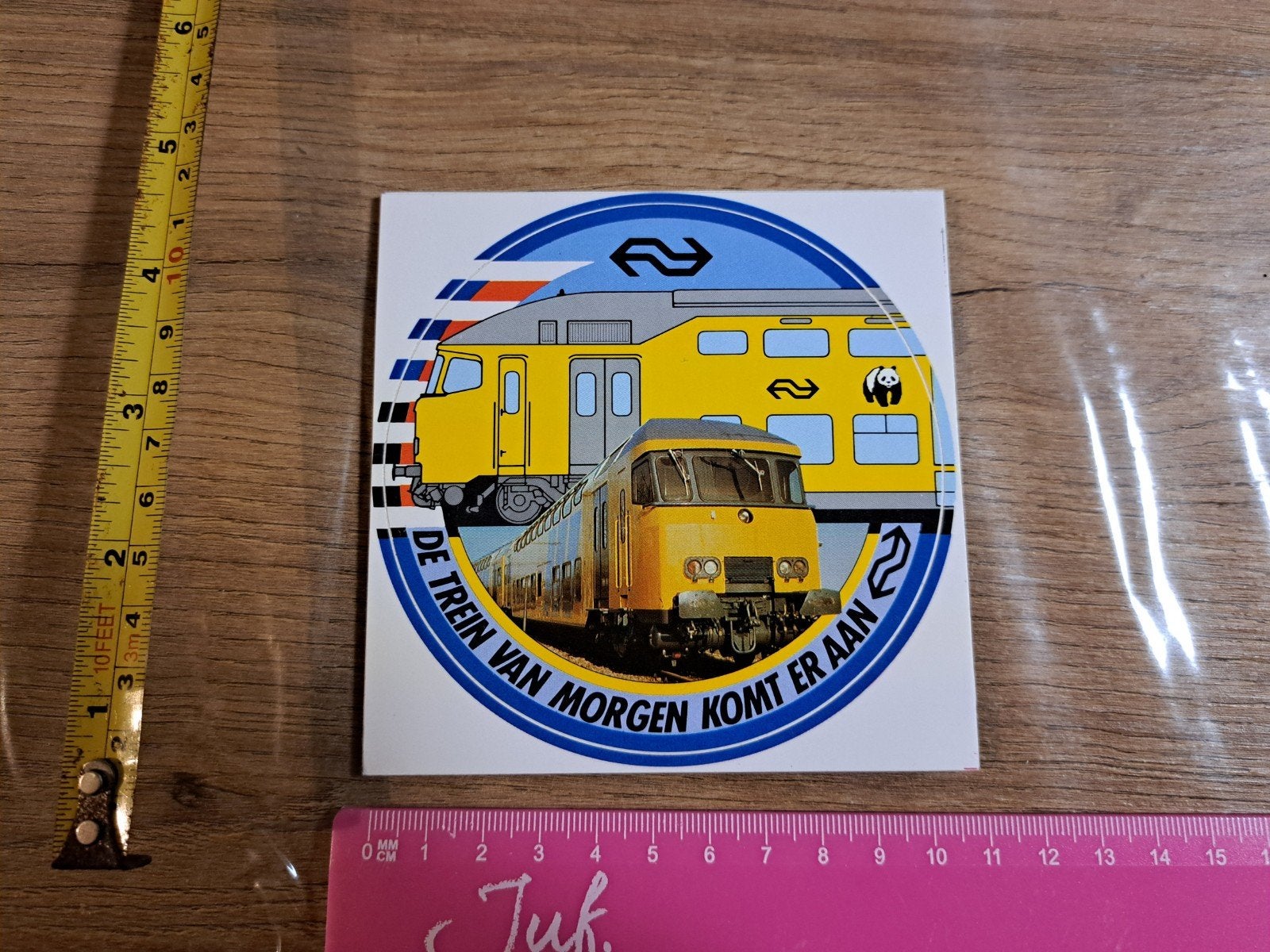 Sticker NS De trein van morgen komt er aan Dubbeldekker DDM, Verzamelen, Ophalen of Verzenden, Zo goed als nieuw, Bedrijf of Vereniging