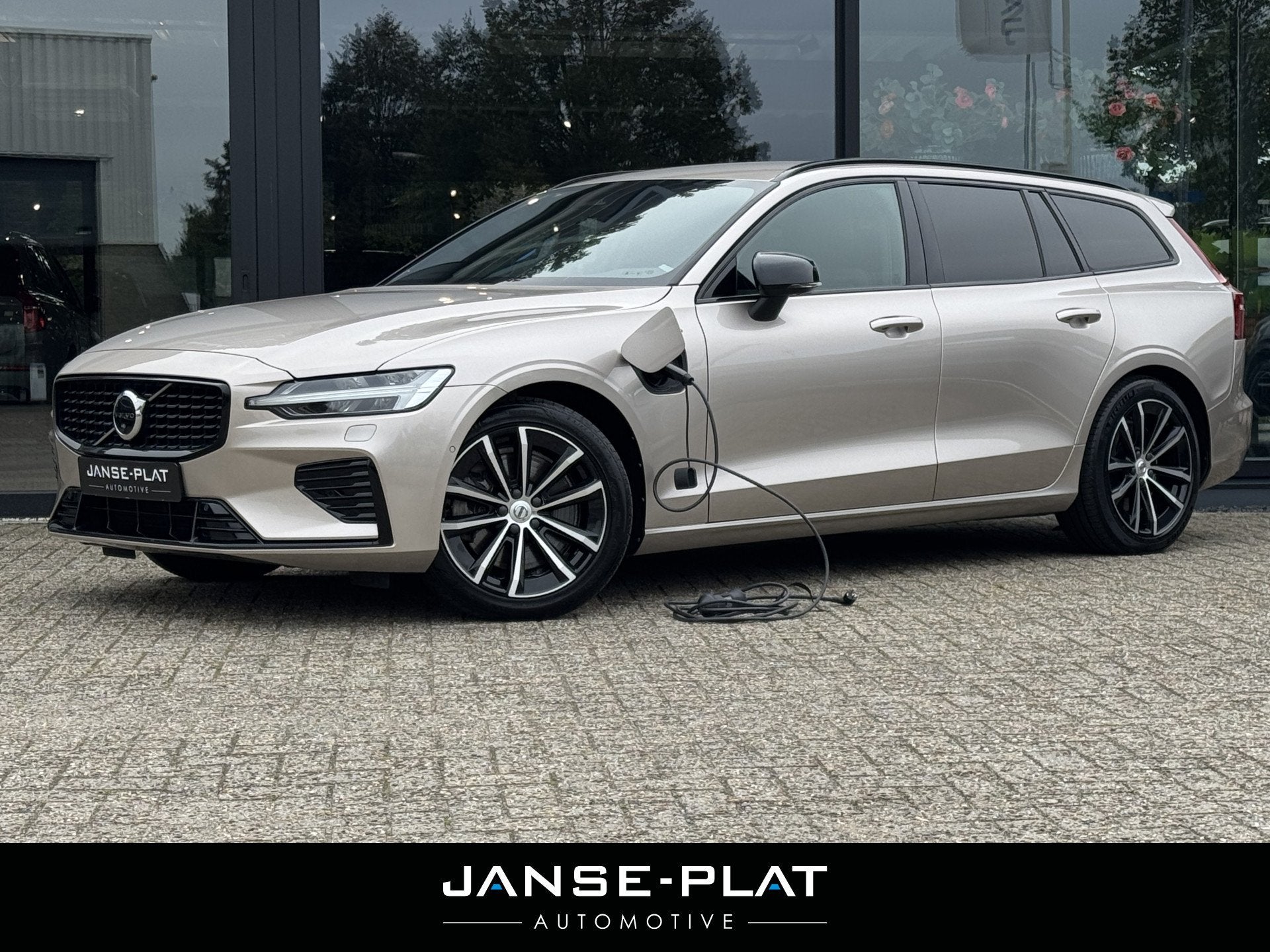 Volvo V60 2.0 T6 Long Range AWD Plus Dark Harman/Kardon | Ad, Auto's, Automaat, Dealer onderhouden, Gebruikt, 4 cilinders