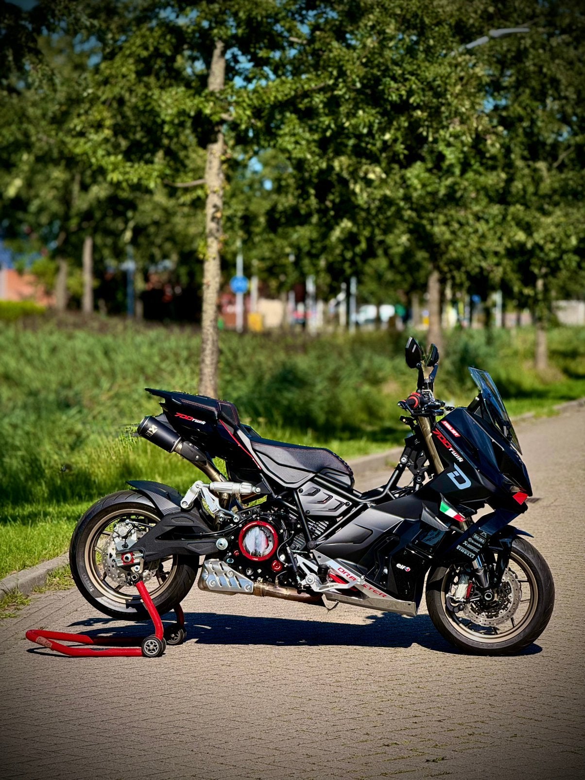 Foto 2 van Italjet Dragstar 700 Twin “Limited” slechts 90 km Full SPEC!