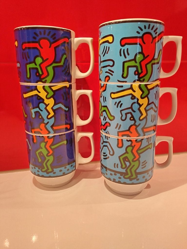 Keith Haring Könitz stapelbekers licht- en donker-blauw, Huis en Inrichting, Keuken | Servies, Nieuw, Ophalen of Verzenden, Overige stijlen
