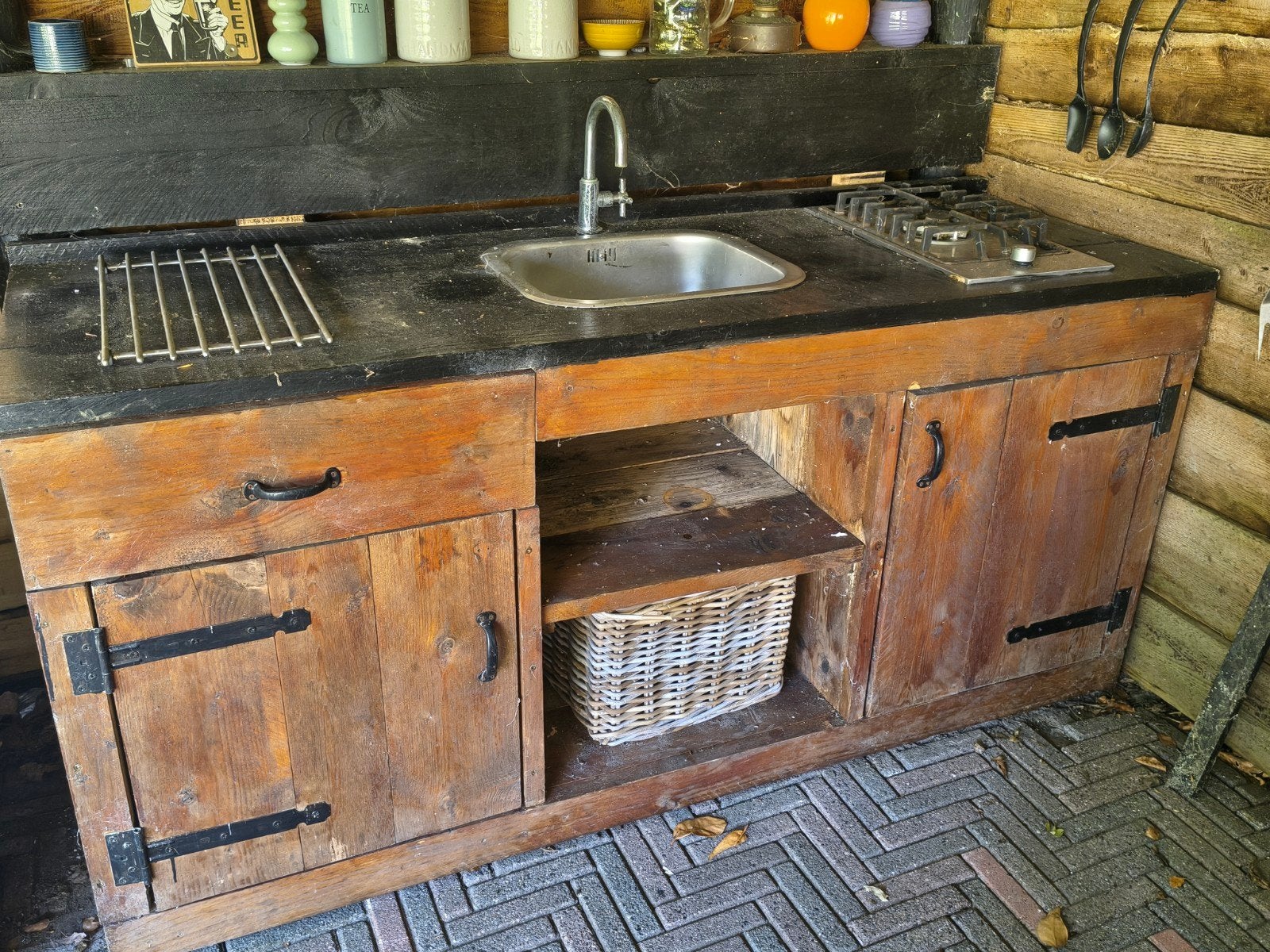 Buitenkeuken van steigerhout met spoelbak en gasbrander, Ophalen, Gebruikt, Gas, Vrijstaand