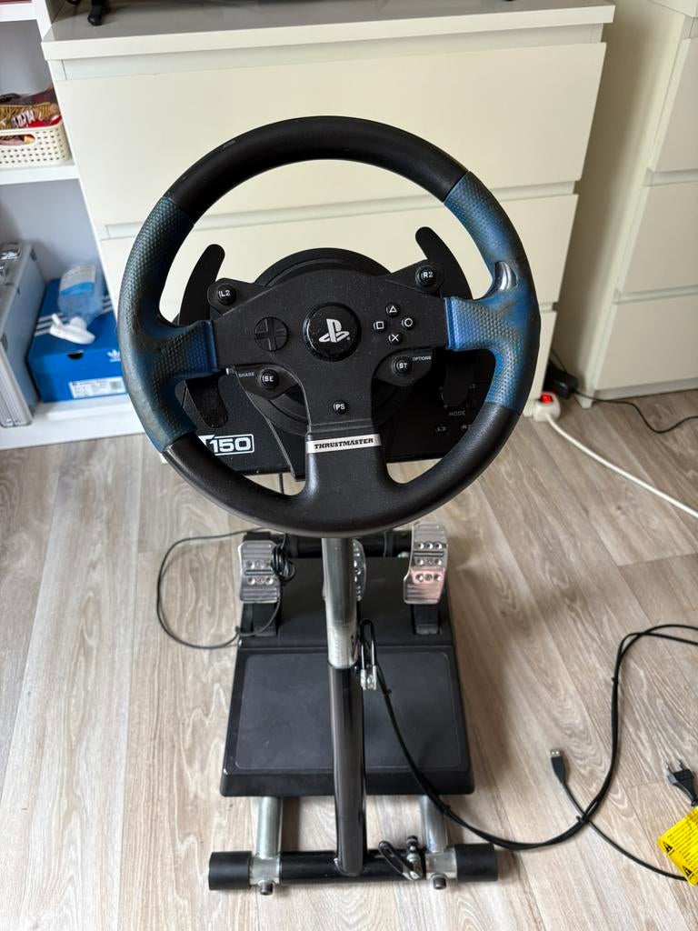 Thrustmaster T150 RS + Standaard, Spelcomputers en Games, Spelcomputers | Sony PlayStation Consoles | Accessoires, Ophalen, Refurbished