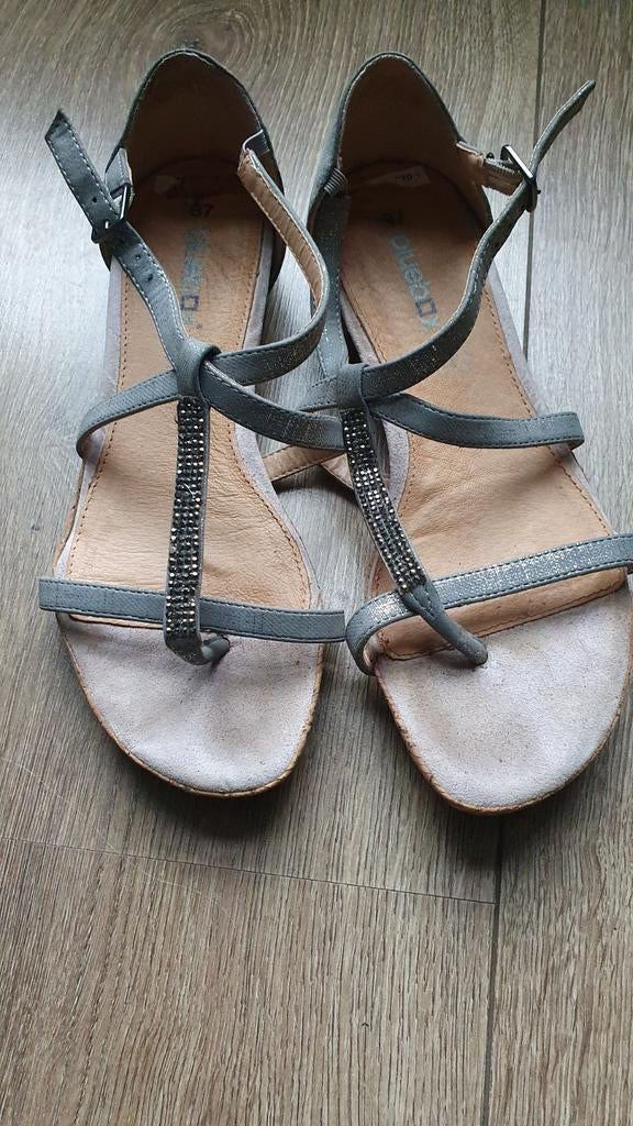 Nette zilveren sandalen, maat 37, Blue Box, Zo goed als nieuw, Sandalen of Muiltjes, Ophalen of Verzenden