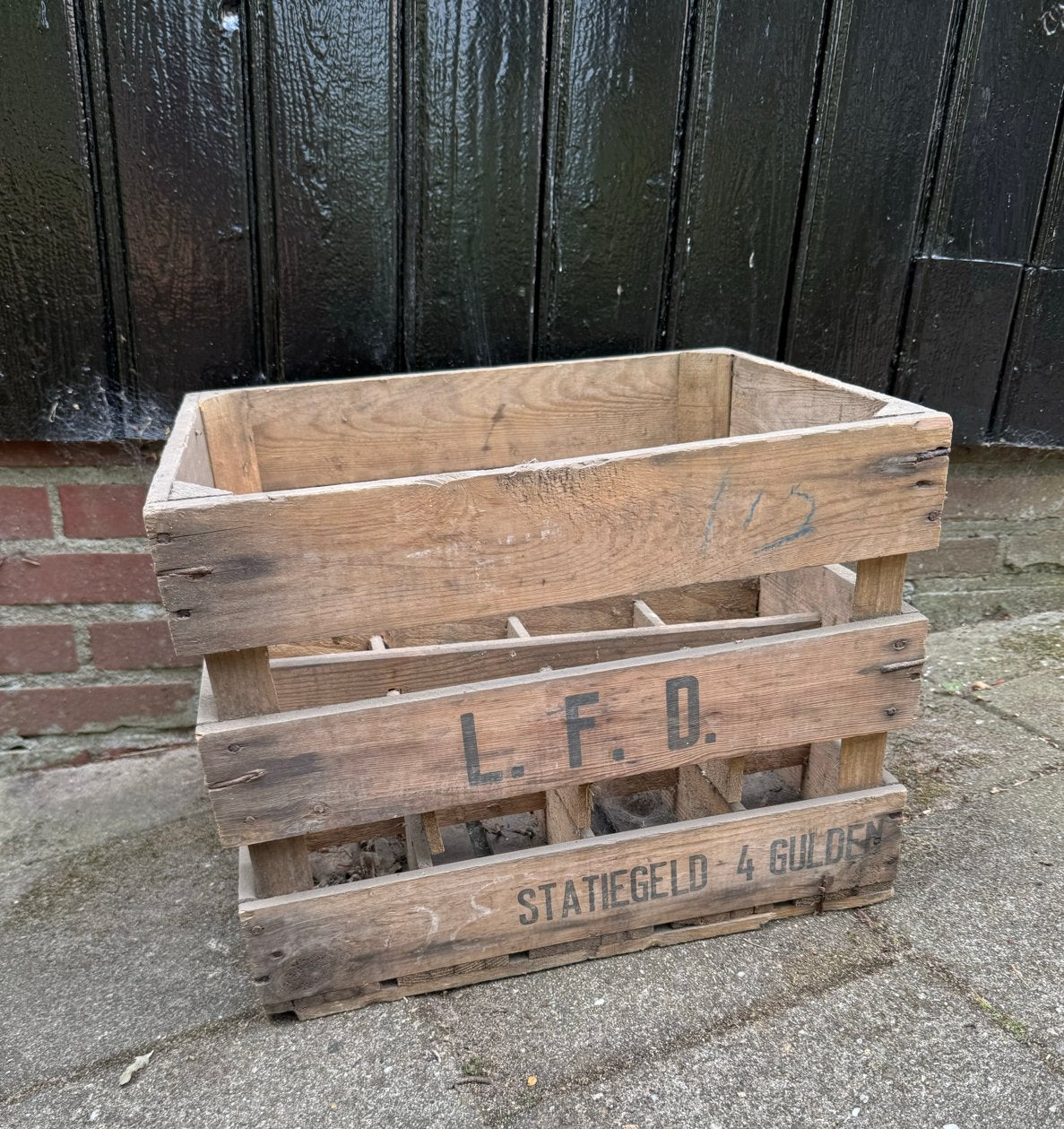 Vintage houten krat L.F.D. met statiegeld opdruk, Ophalen