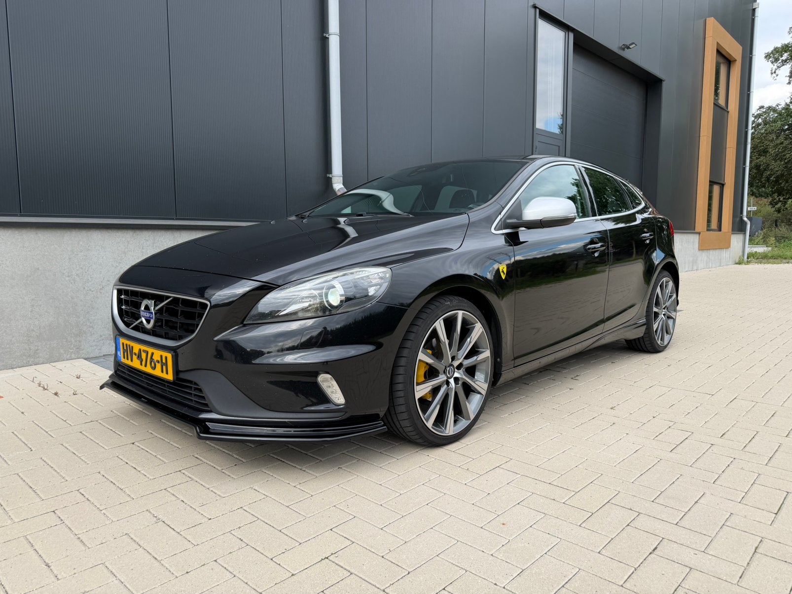 Volvo V40 2.0 D2 R-Design, Auto's, Volvo, Voorwielaandrijving, 4 cilinders, Bluetooth, Zwart
