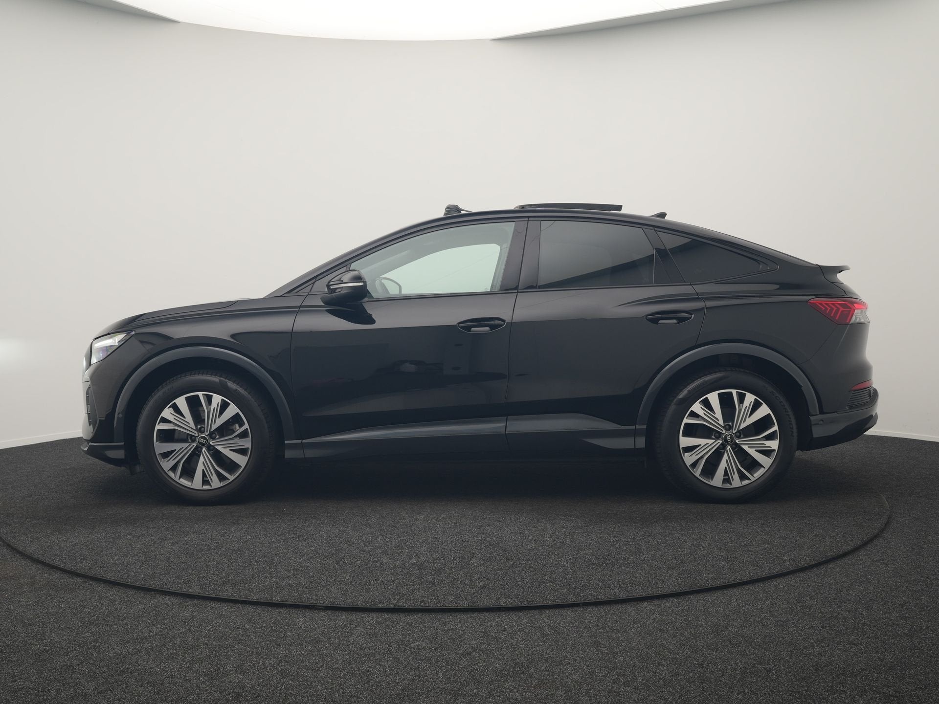 Audi Q4 Sportback e-tron 40 Advanced edition 82 kWh 204pk De, Auto's, Audi, Automaat, Gebruikt, Zwart, Q4 e-tron