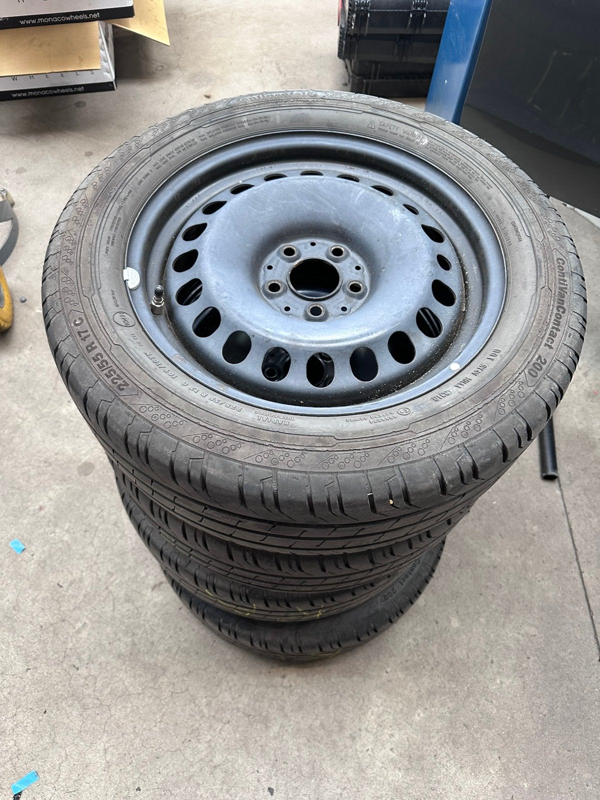 Gebruikt Mercedes Vito 17 inch Continental zomerset, Auto-onderdelen, Banden en Velgen, Ophalen, Bestelwagen, 17 inch, Band(en)