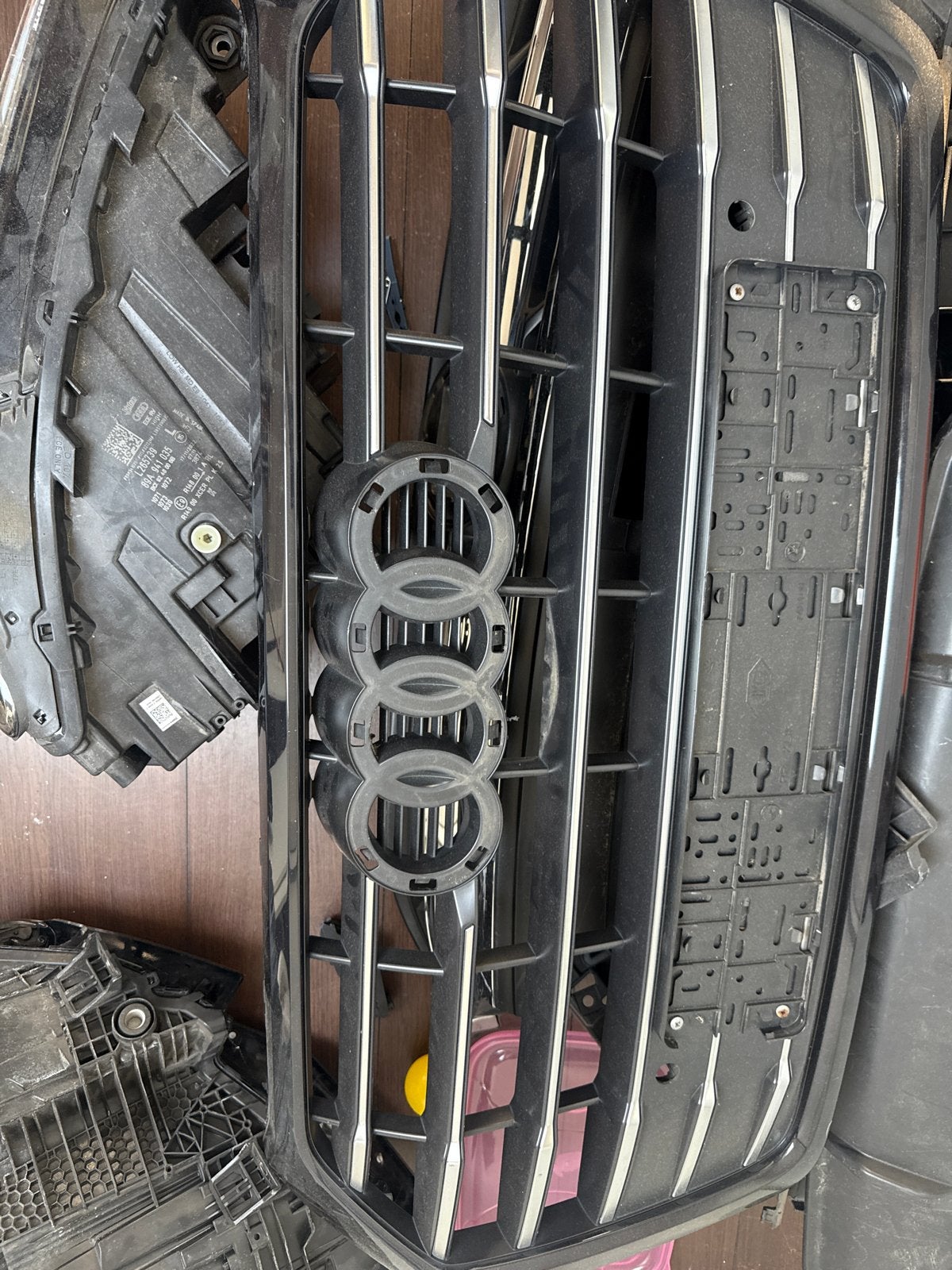 Audi Q5 Voorgrill - Origineel en in goede staat, Ophalen, Gebruikt, Voor, Audi