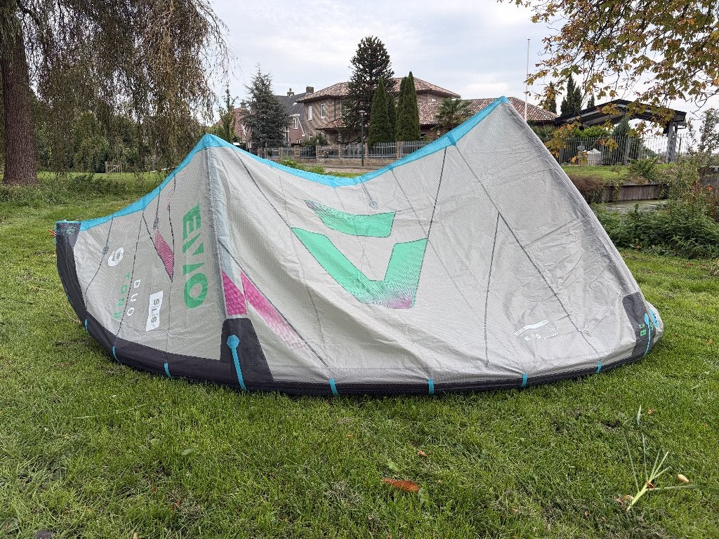 Duotone EVO SLS 9m kite 2025, Watersport en Boten, Ophalen, 9 m², Geen board, Zo goed als nieuw
