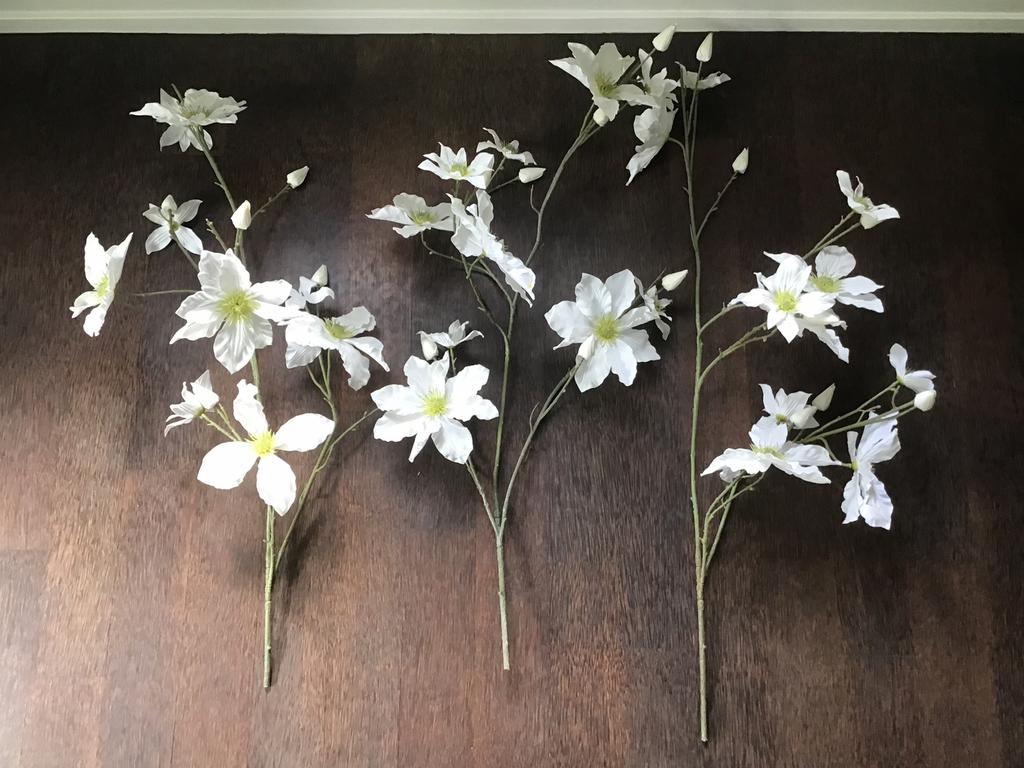 3 zijden witte bloemtakken, Ophalen of Verzenden, Zo goed als nieuw