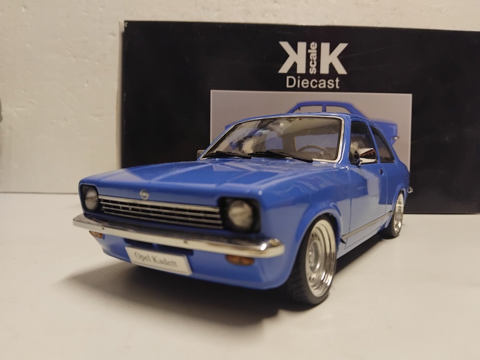 Opel Kadett type C blauw KK 1500 stuks Limited 1:18 KRD, Ophalen of Verzenden, Zo goed als nieuw, Auto, Overige merken
