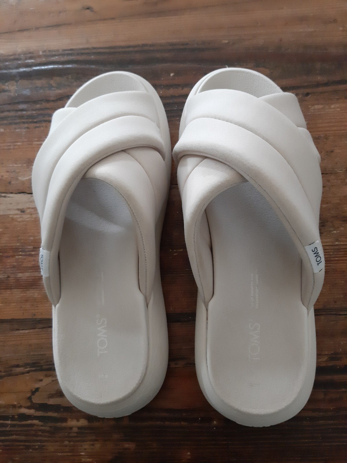 TOMS Dames Slippers - Zo goed als Nieuw maat 39., Slippers, Beige, Ophalen of Verzenden, Zo goed als nieuw