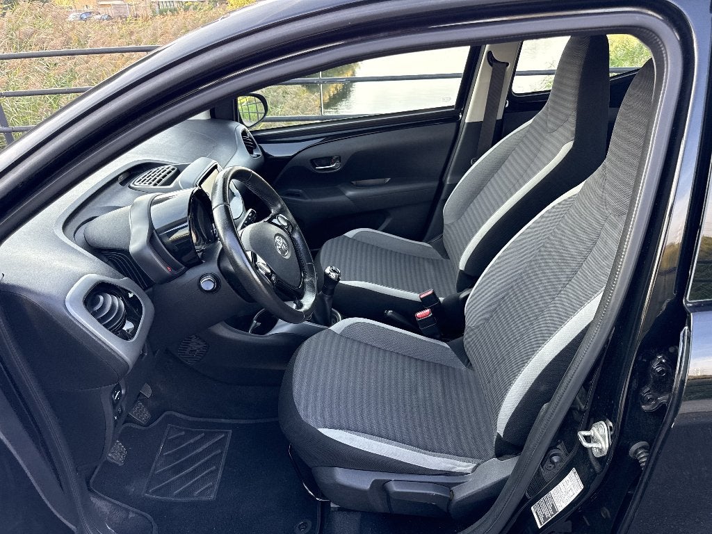 Foto 9 van Toyota Aygo 1.0 Vvt-i 72pk 5D 2019 Zwart