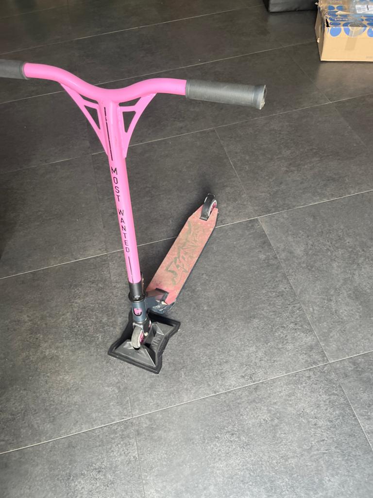 Roze Stuntstep - Most Wanted, Fietsen en Brommers, Steps, Gebruikt, Gewone step, Ophalen of Verzenden