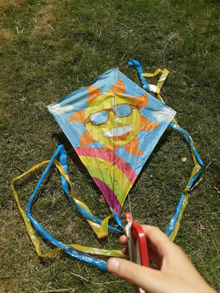 Vlieger een-lijns  met lachende zon met zak, Sport en Fitness, Vliegeren, Ophalen of Verzenden, Zo goed als nieuw, Eenlijns, Vlieger