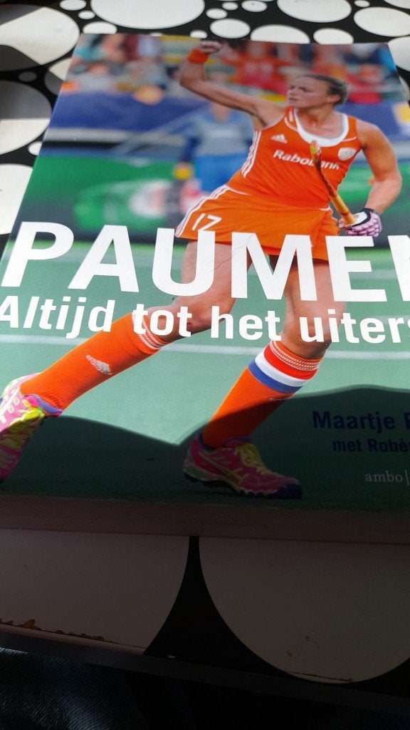 boek over hockey, Ophalen of Verzenden, Gelezen, Balsport
