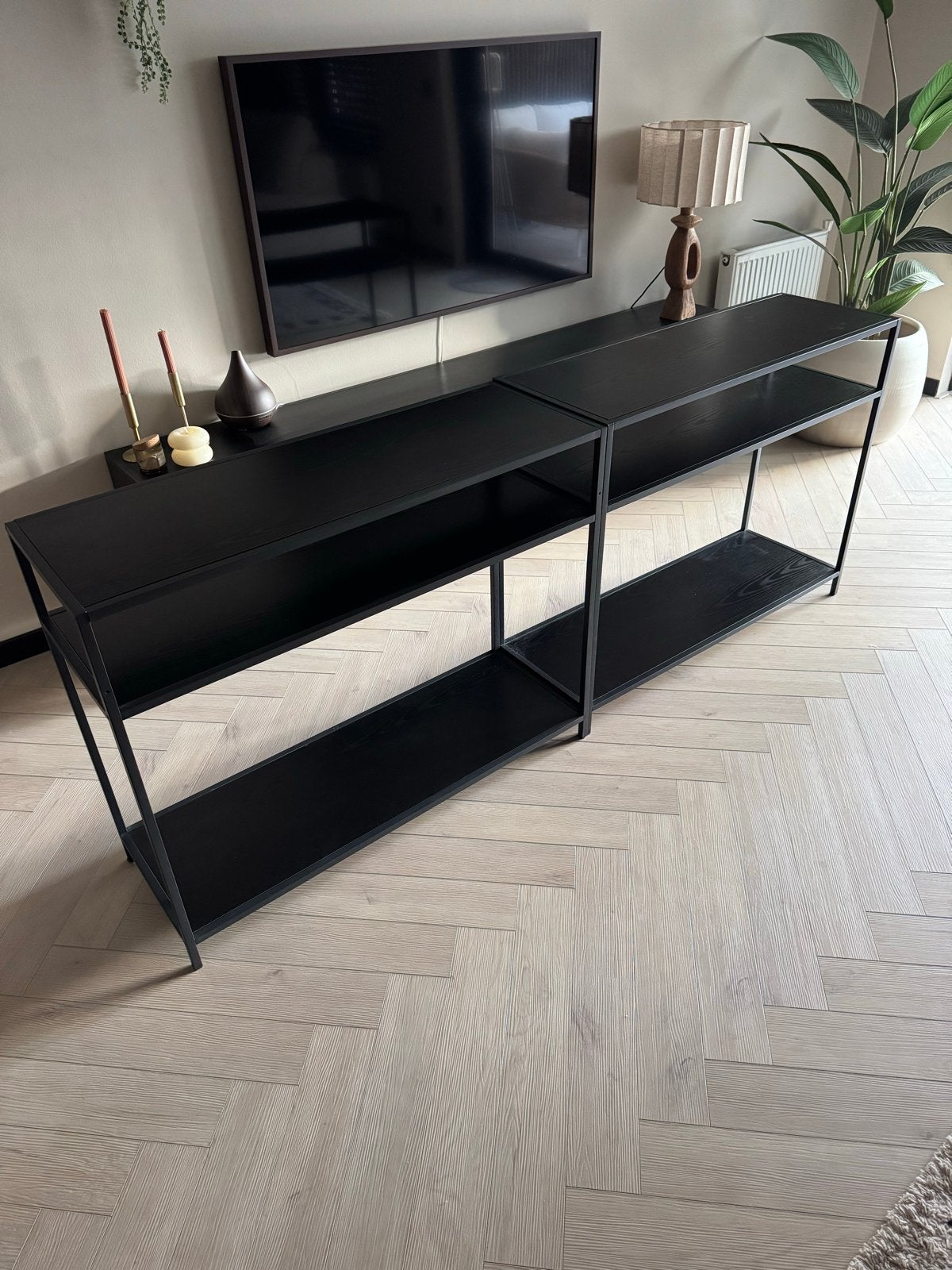 Zwart dressoir met open vakken - 2 stuks, Met plank(en), Zo goed als nieuw, 200 cm of meer, 25 tot 50 cm