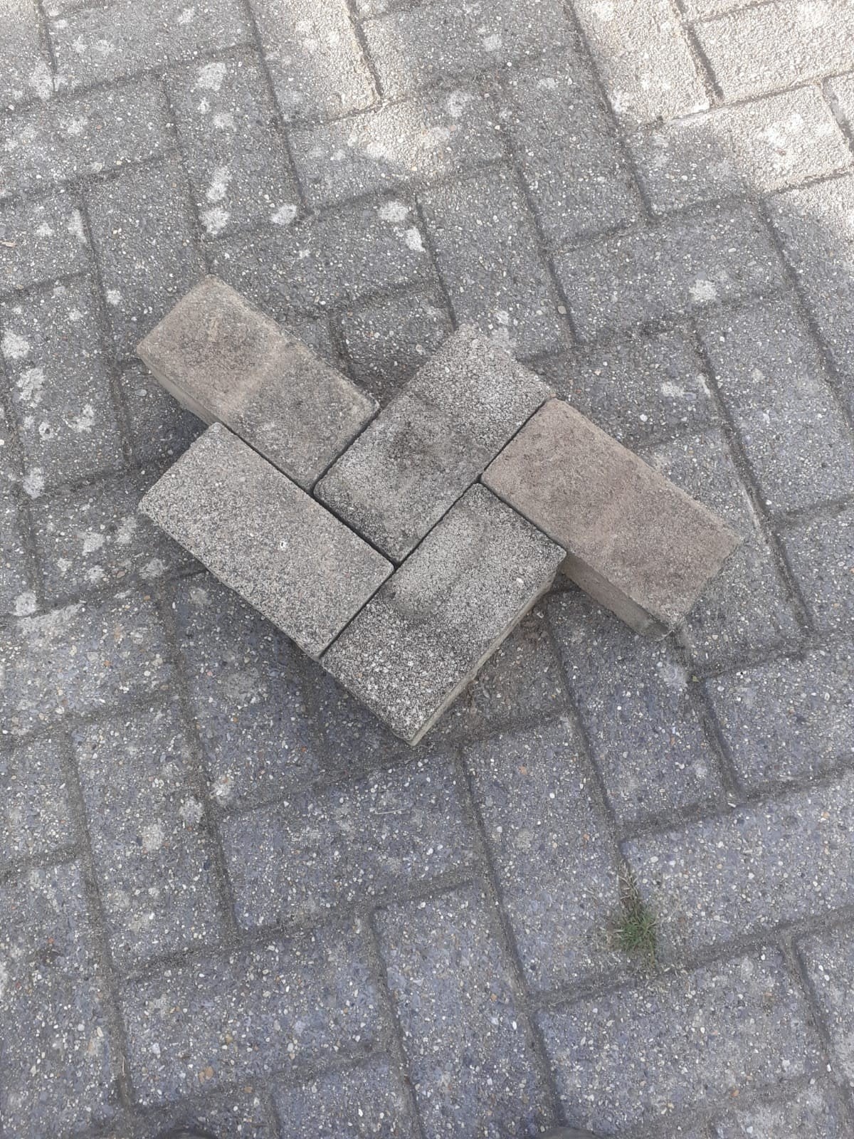 Gebruikte betonklinkers-grijs 10m2, Ophalen, Gebruikt, Beton, Klinkers