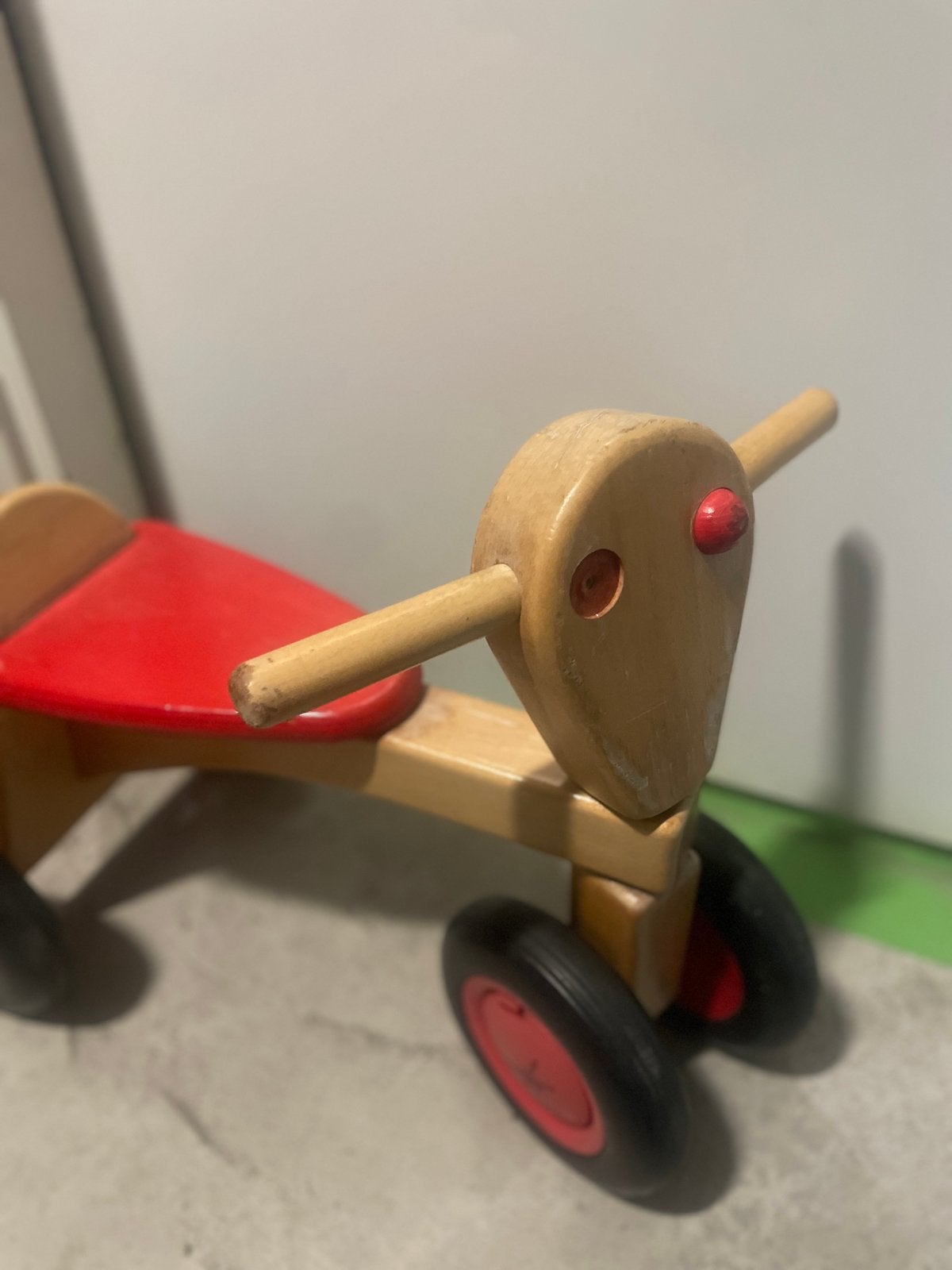 Houten loopfietsje rood/naturel voor kindje rond 1 jaar, Ophalen, Gebruikt, Loopfiets