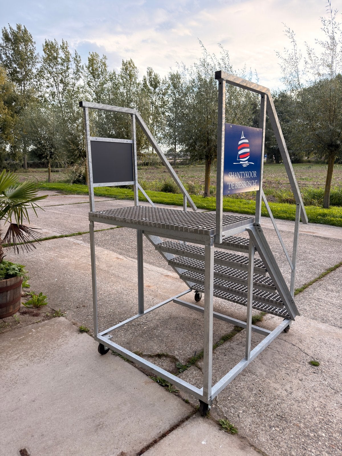 Stevige metalen trap met platform en wielen, Ophalen, Gebruikt, Trap, Minder dan 2 meter