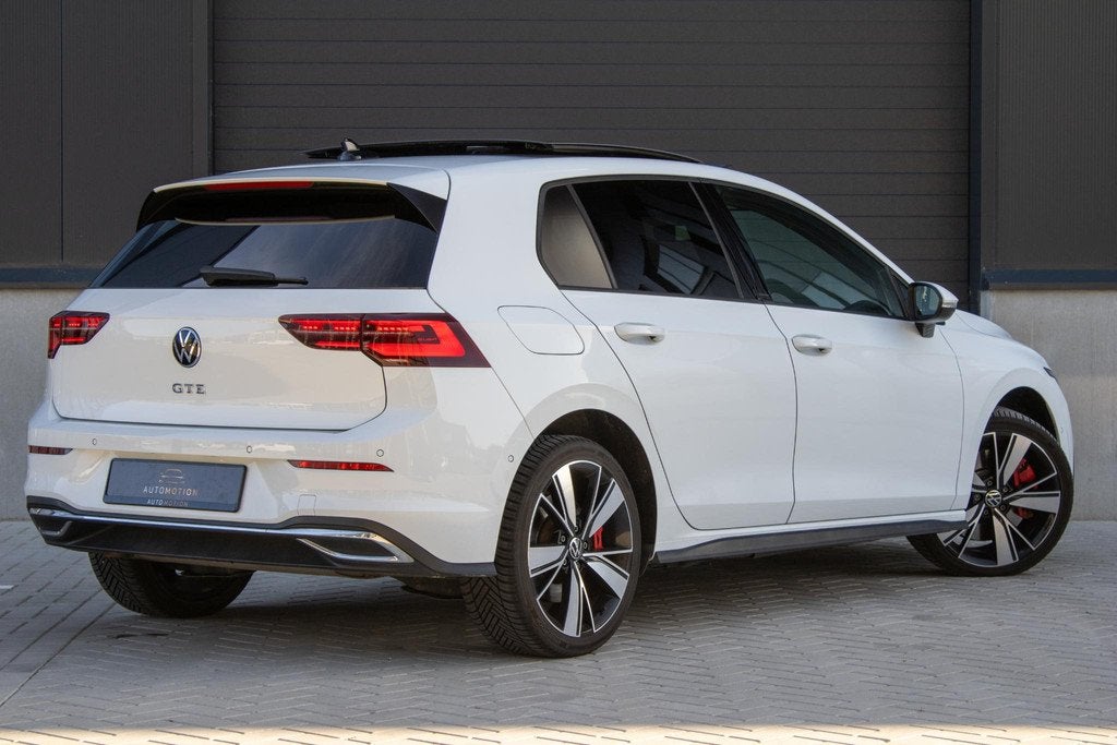 Volkswagen Golf 1.4 eHybrid GTE PANO IQ LIGHTS CAMERA HUD PA, Gebruikt, Euro 6, 4 cilinders, Met garantie (alle)