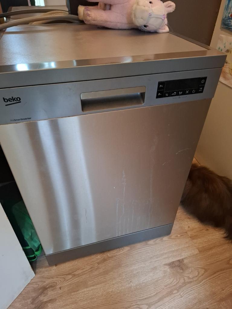 Beko vaatwasser met defect onderste rekje - voor onderdelen, Ophalen of Verzenden, 85 tot 90 cm
