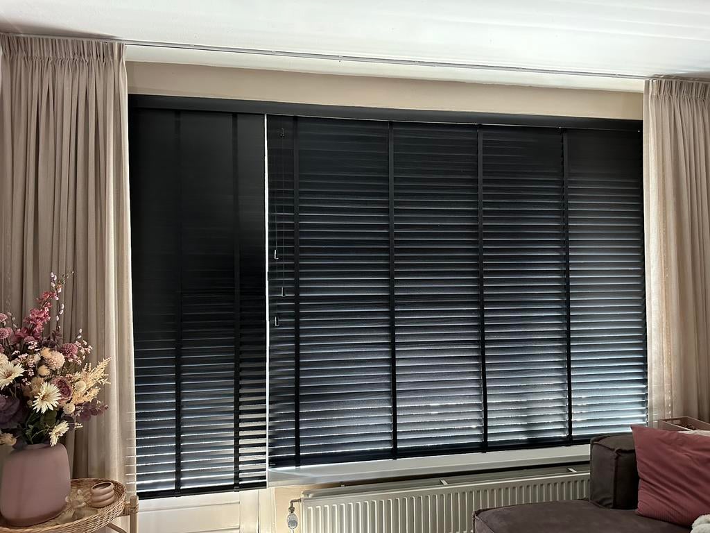 2 houten jaloezieën zwart, Huis en Inrichting, Ophalen, Zo goed als nieuw, Zwart, 150 tot 200 cm