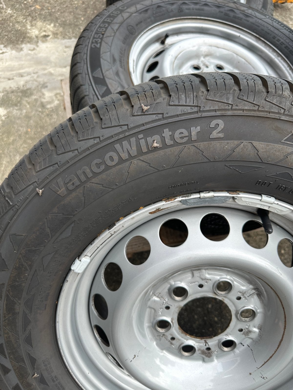 Winterbanden set voor Mercedes Sprinter W907 met velgdoppen, Ophalen, Gebruikt